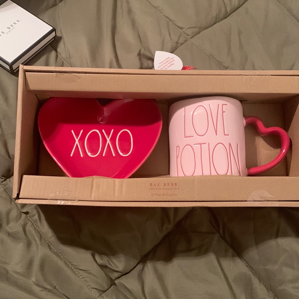 Rae Dunn valentines plate and mug set